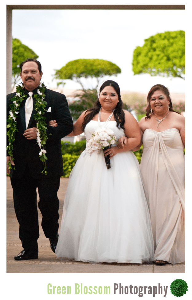 Hawaii Kapolei Golf Course Wedding Photos parents processional