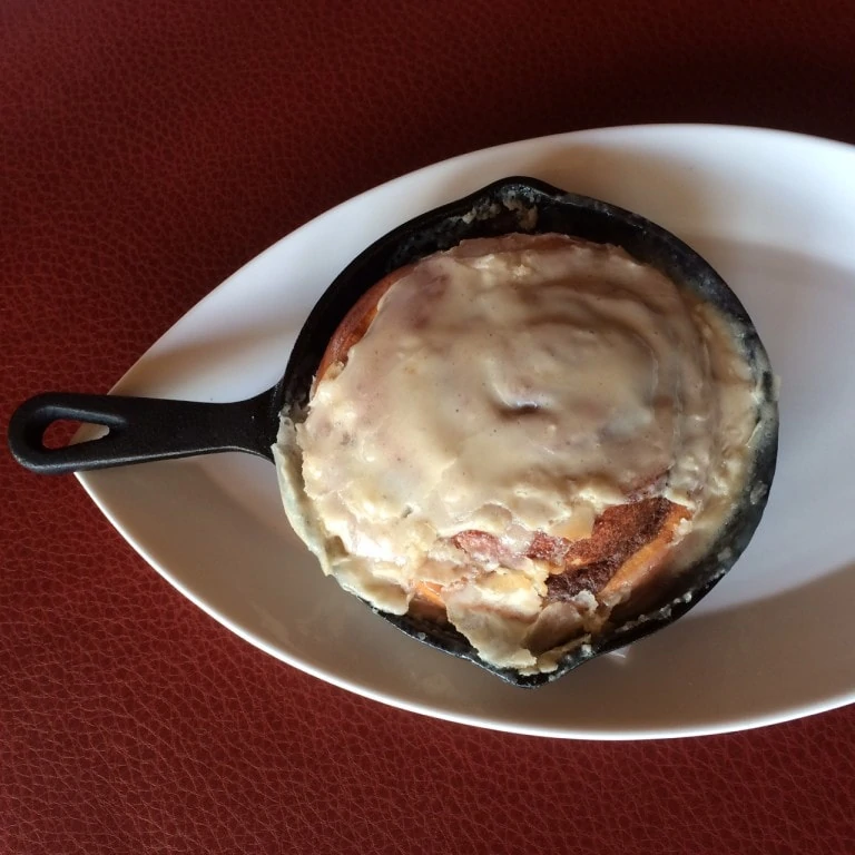 Heck’s Tavern Cinnamon Roll Review