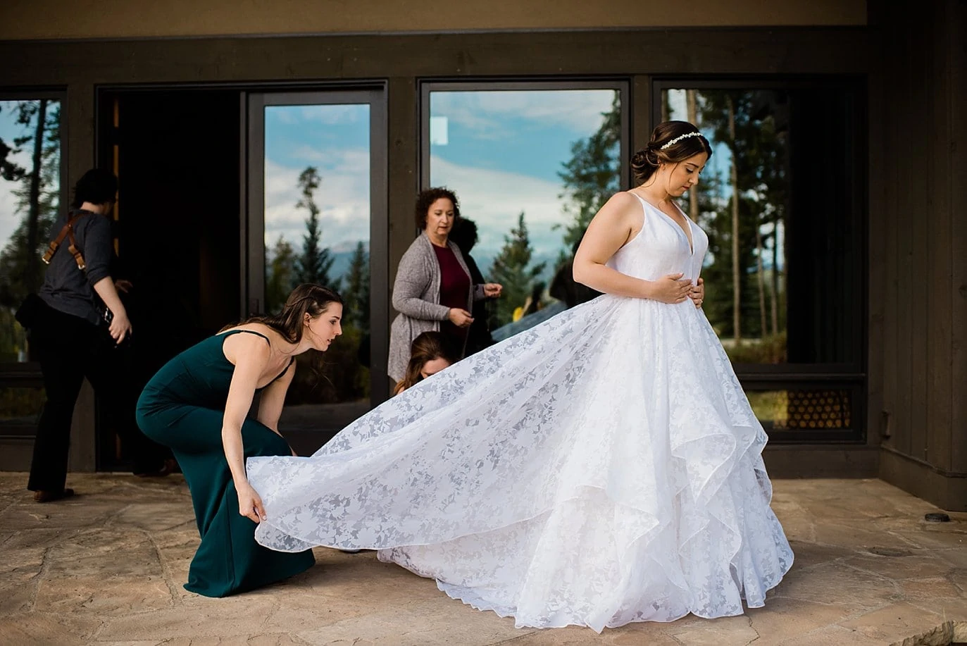 bride gets ballgown dress fluffed before first look at Fraser VRBO by Winter Park Wedding Photographer Jennie Crate