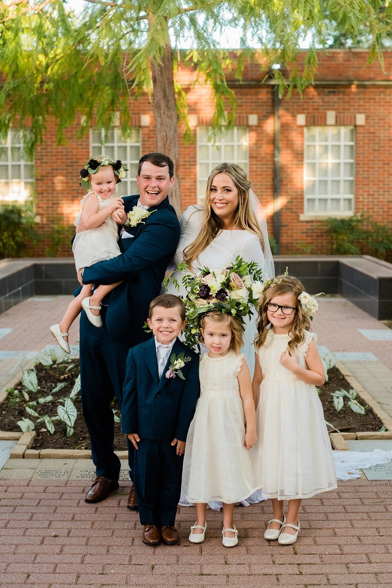 bridal party of ring bearers and flower girls at First Christian Church Wichita Falls wedding by Wichita Falls wedding photographer, Jennie Crate