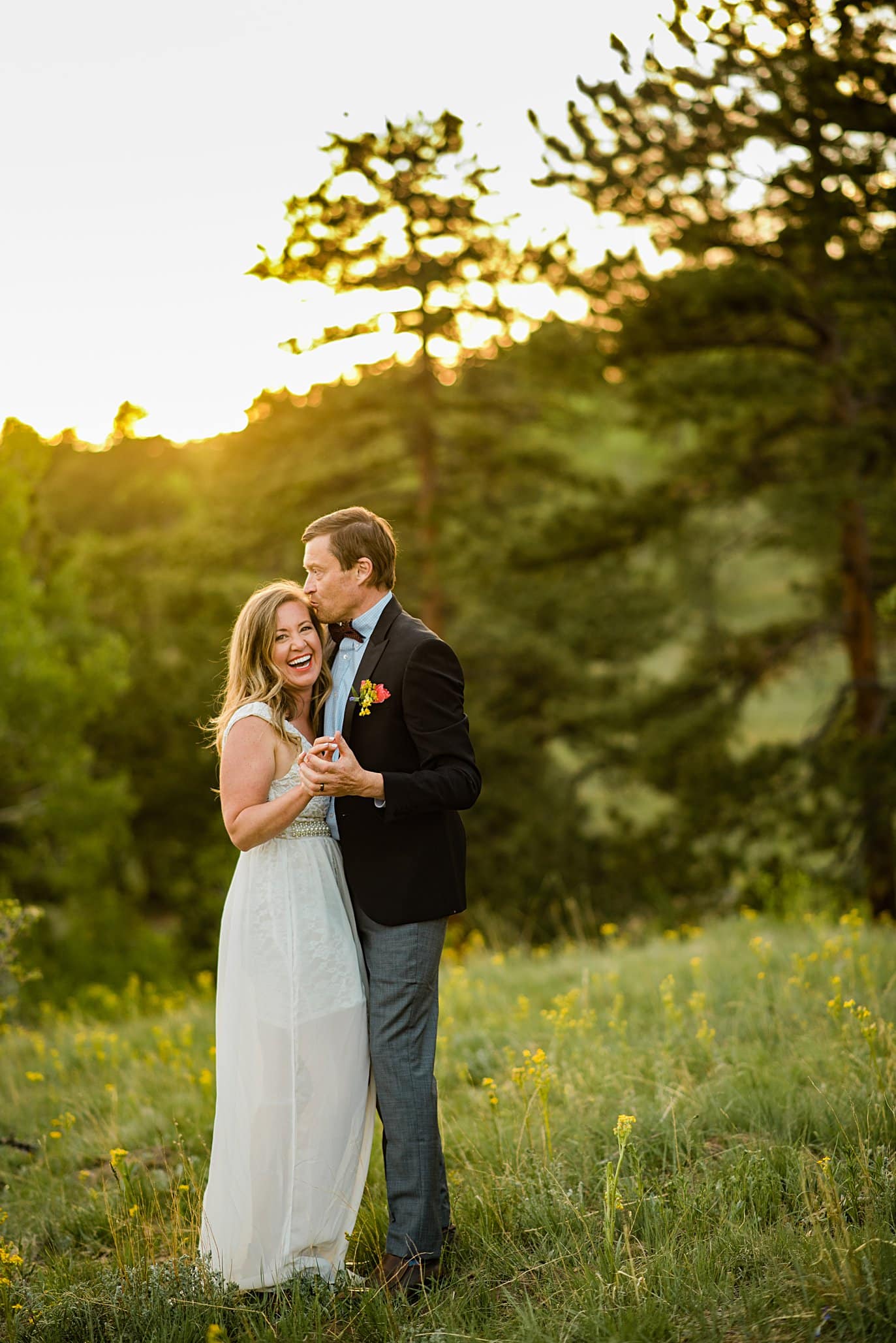 couple kiss at sunset at Golden elopement by Golden elopement photographer Jennie Crate