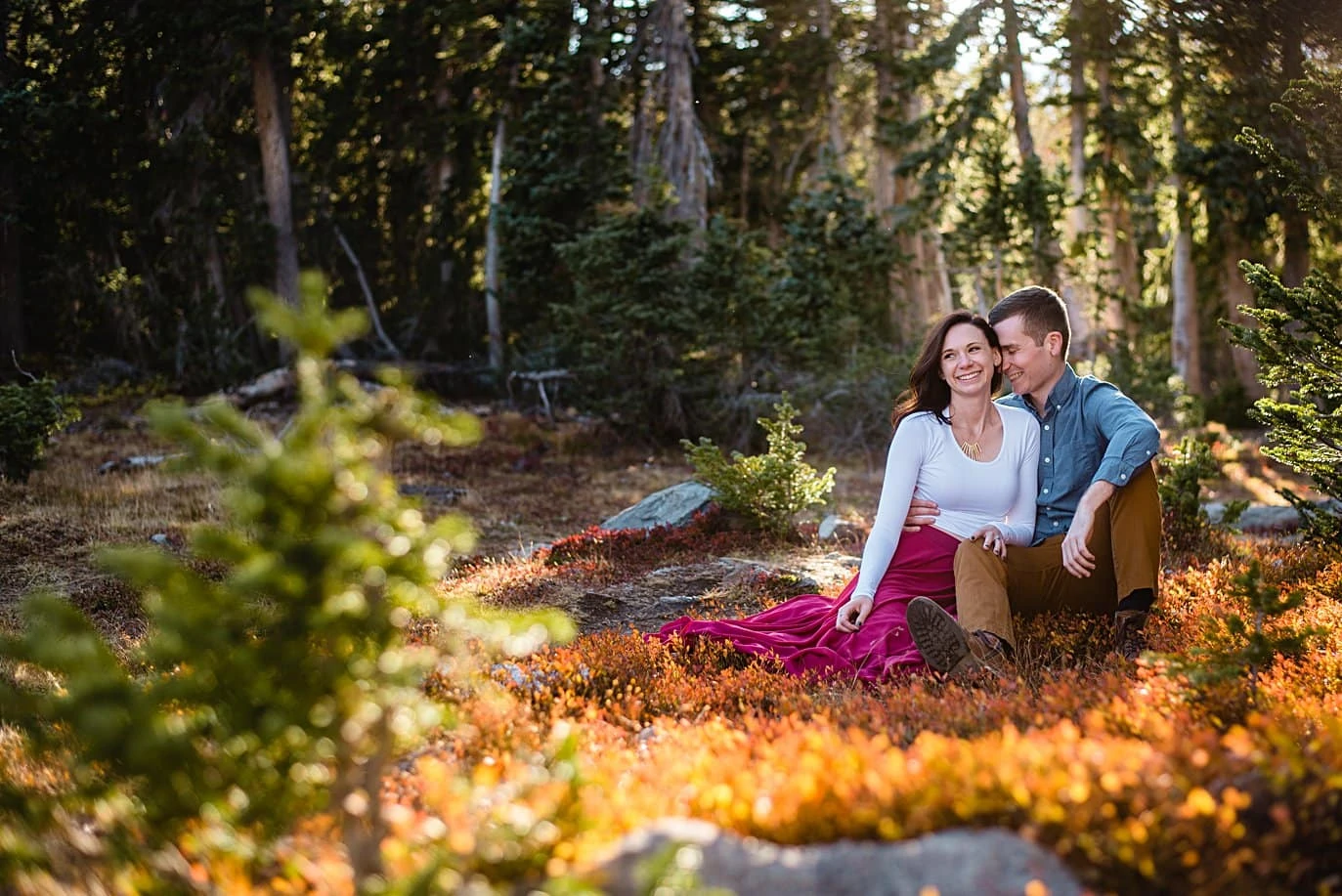 beautiful fall engagement hike to Mitchell Lake by Boulder engagement photographer Jennie Crate